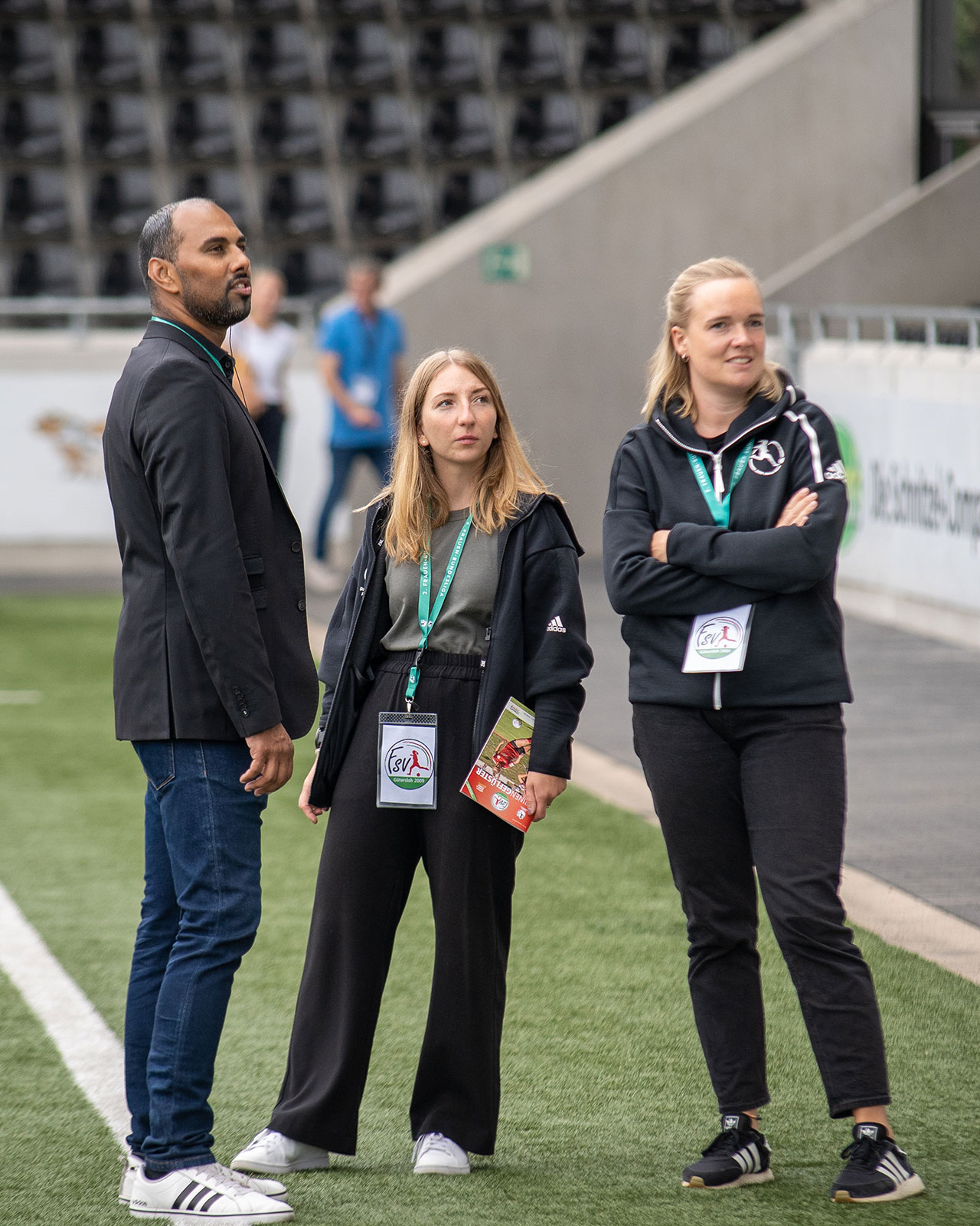 Chris Punnakkattu Daniel networking with DFB representatives Larissa Kneisel and Leonie Klinkebeil.