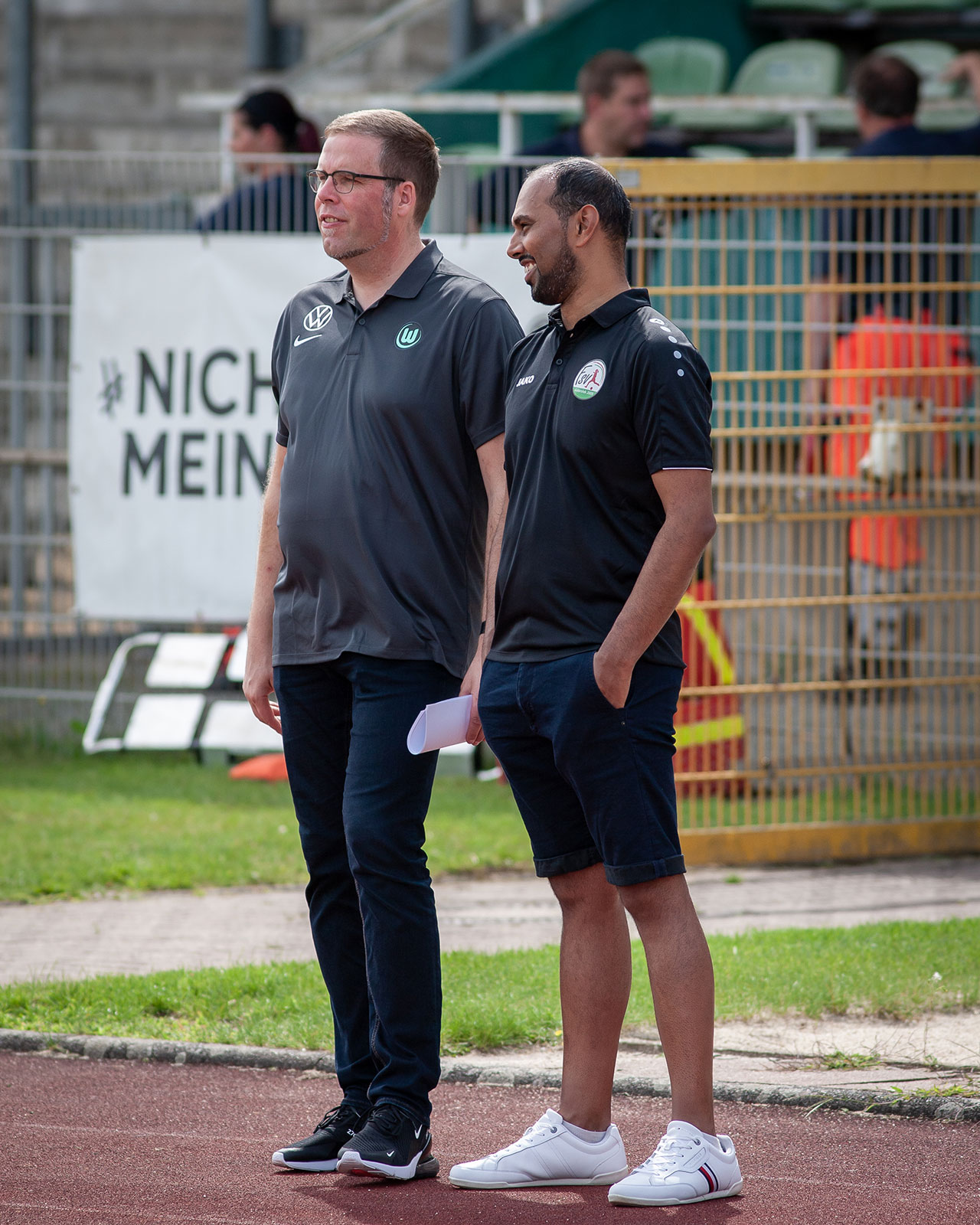 Chris Punnakkattu Daniel in professional consultation with Tobias Trittel, Chairman of the DFB Women's Bundesliga Committee.